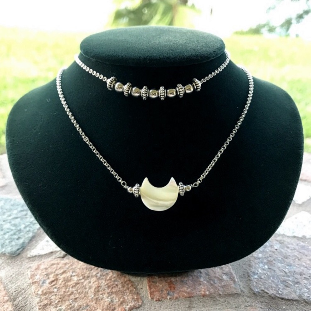 Double layer genuine mother of pearl moon necklace - Picture 5 of 9